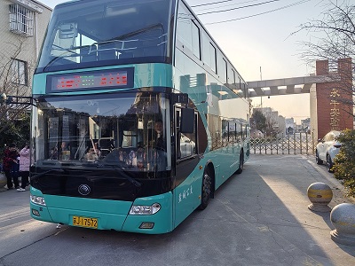車輛放學(xué)后停靠在永豐實(shí)驗(yàn)學(xué)校門口.jpg